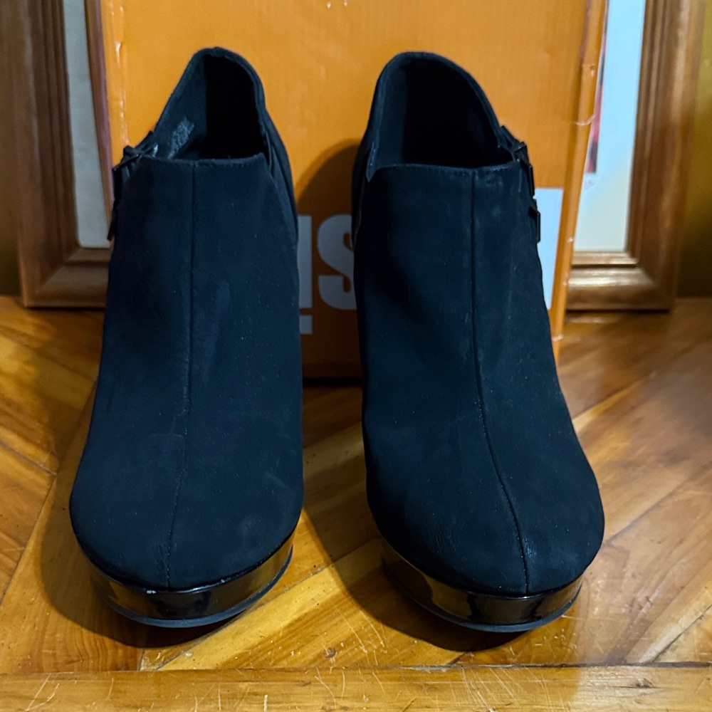 Stylish Black Women's Heels Suede Shoes Size 10 Med - Picture 9 of 10